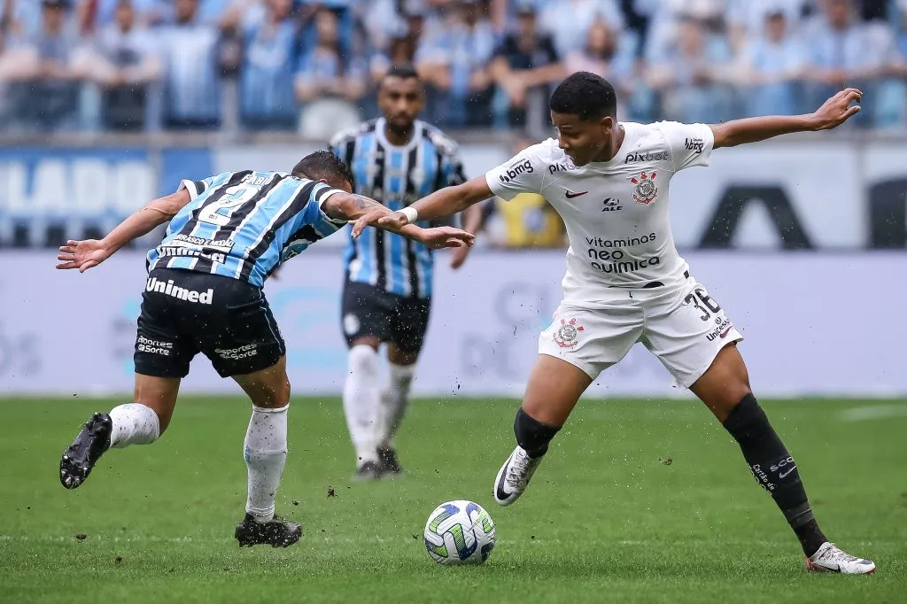 Wesley em ação contra o Grêmio. (Photo by Pedro H. Tesch/Getty Images)