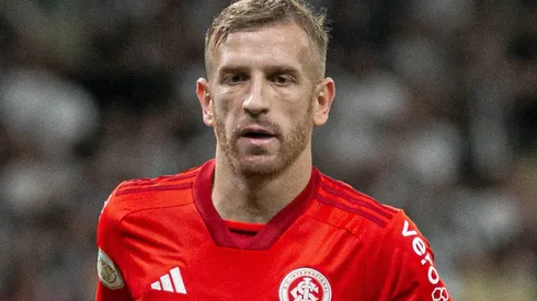 Pedro Henrique jogador do Internacional durante partida contra o Atletico-MG no estádio Mineirão pelo campeonato BRASILEIRO A 2023. Foto: Fernando Moreno/AGIF