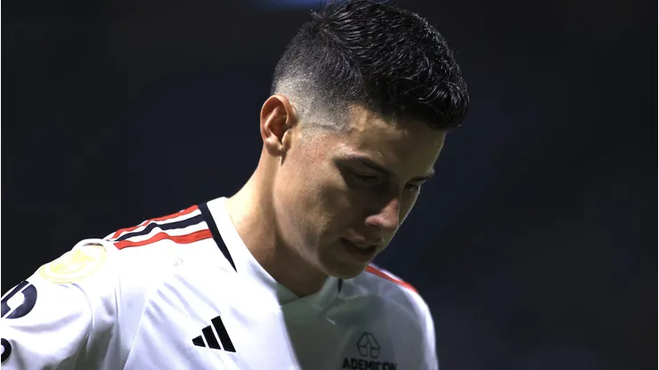 SP - SAO PAULO - 25/10/2023 - BRASILEIRO A 2023, PALMEIRAS X SAO PAULO - James Rodriguez jogador do Sao Paulo durante partida contra o Palmeiras no estadio Arena Allianz Parque pelo campeonato Brasileiro A 2023. Foto: Marcello Zambrana/AGIF