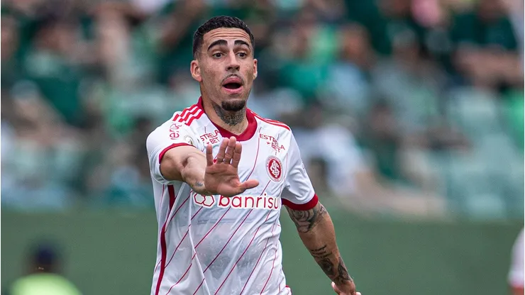 Gabriel Girotto, do Internacional, pode reforçar rival do Corinthians. Foto: Isabela Azine/AGIF