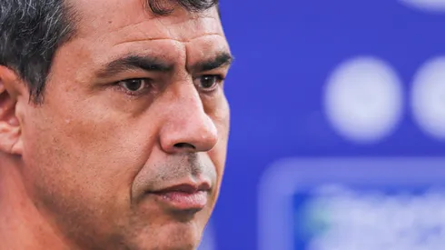 SP - SANTOS - 07/02/2024 - PAULISTA 2024, SANTOS X CORINTHIANS - Fabio Carille tecnico do Santos antes da partida contra o Corinthians no estadio Vila Belmiro pelo campeonato Paulista 2024. Foto: Reinaldo Campos/AGIF