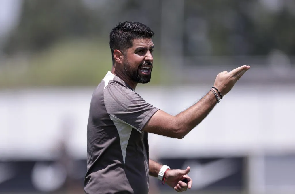 António Oliveira em treino do Corinthians | Foto: Rodrigo Coca/Ag.Corinthians