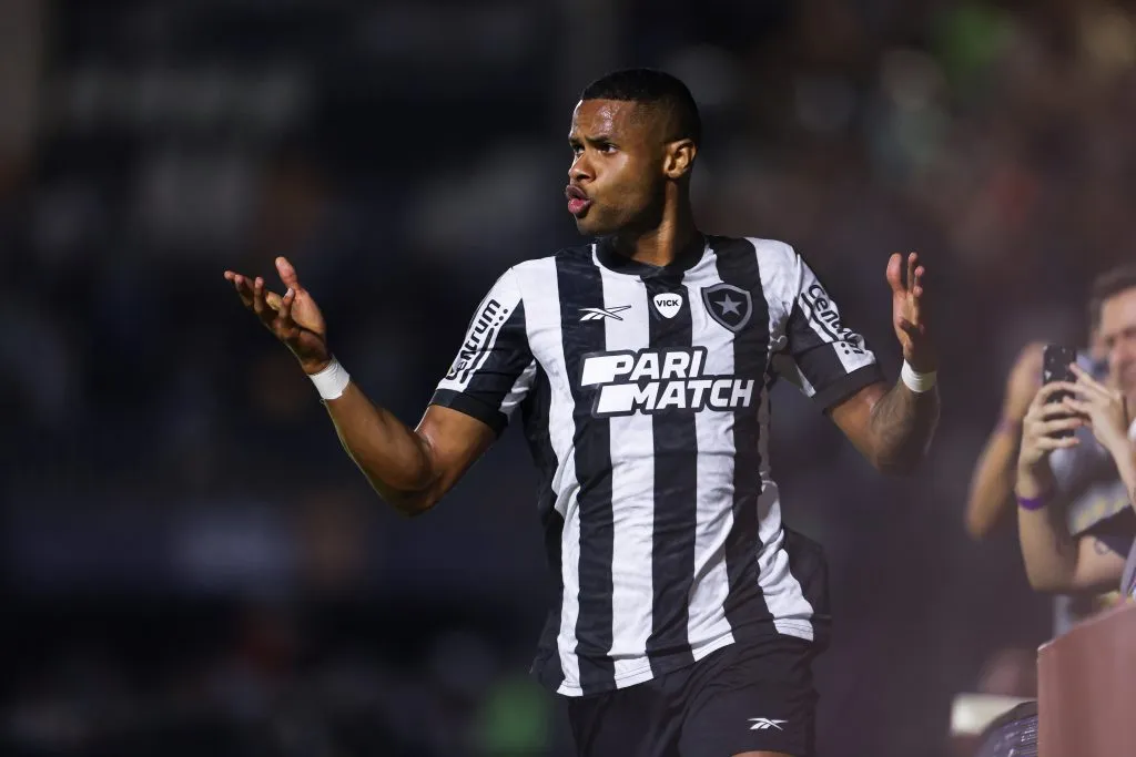 Junior Santos celebrando gol pelo Botafogo. (Photo by Lucas Figueiredo/Getty Images)