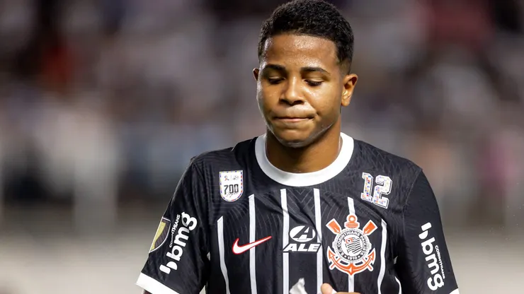 SP - SANTOS - 07/02/2024 - PAULISTA 2024, SANTOS X CORINTHIANS - Wesley do Corinthians durante partida contra o Santos no estadio Vila Belmiro pelo campeonato Paulista 2024. Foto: Leonardo Lima/AGIF