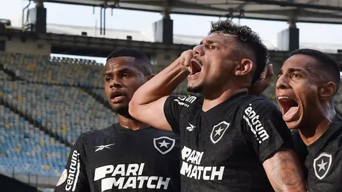 Botafogo e Grêmio podem trocar jogadores. Foto: Thiago Ribeiro/AGIF