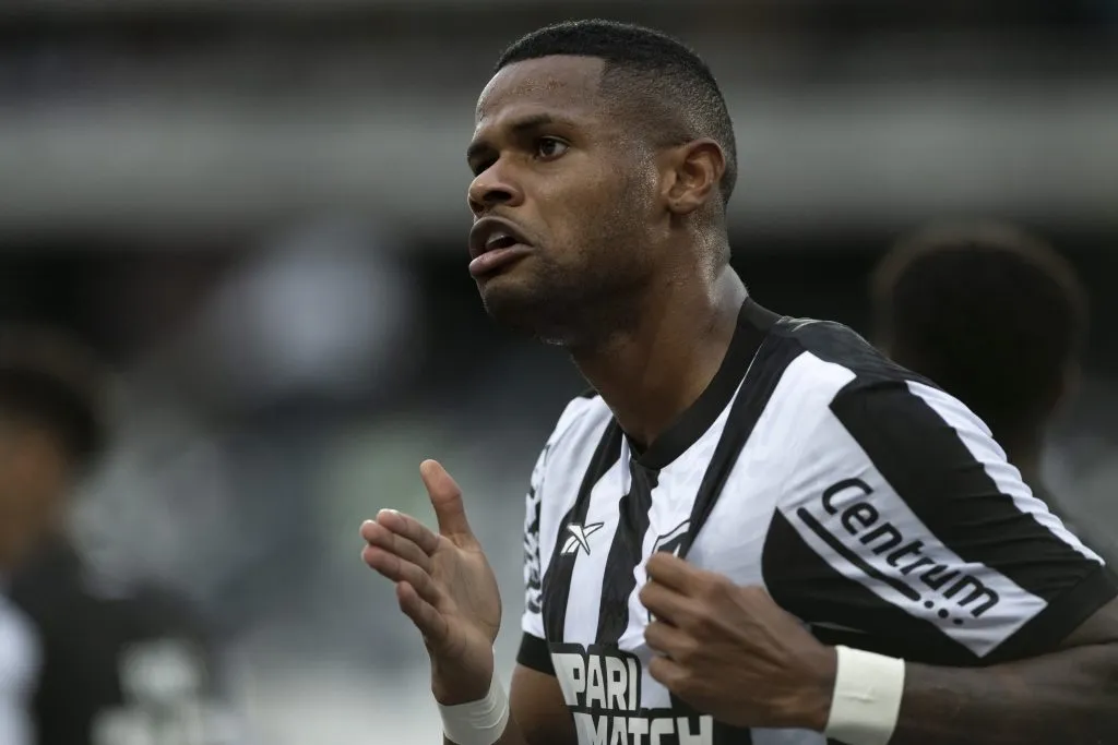 Junior Santos pelo Botafogo. Foto: Jorge Rodrigues/AGIF