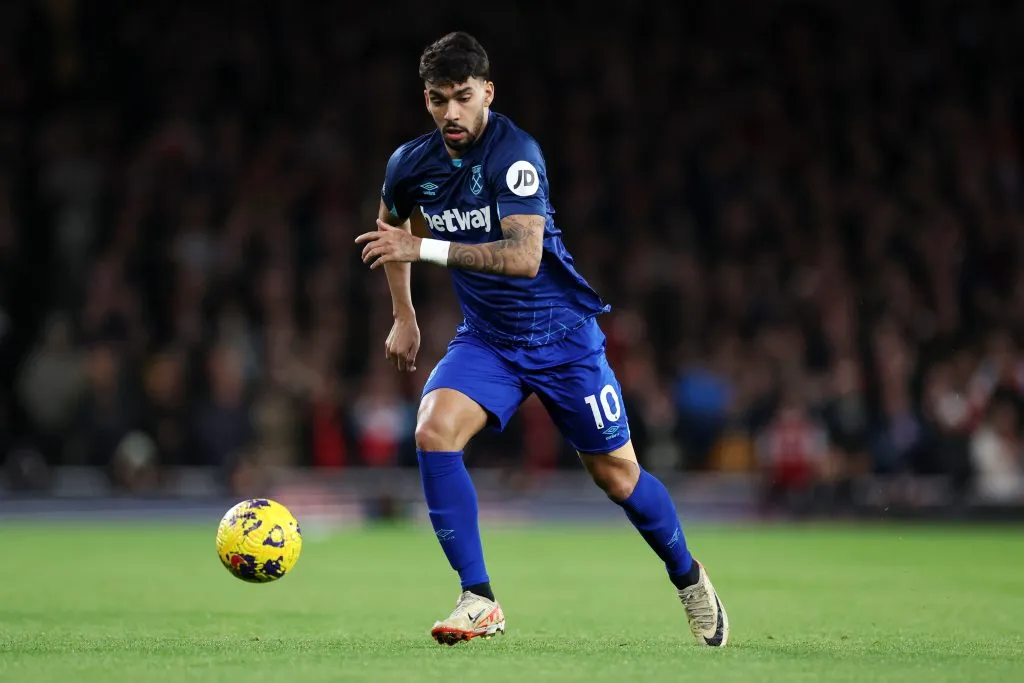 Brasileiro no duelo diante do Arsenal (Photo by Catherine Ivill/Getty Images)