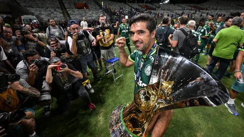 BELO HORIZONTE, BRAZIL - DECEMBER 06: Abel Ferreira coach of Palmeiras celebrates with the champion trophy after winning the match between Cruzeiro and Palmeiras as part of Brasileirao 2023 at Mineirao Stadium on December 06, 2023 in Belo Horizonte, Brazil. (Photo by Pedro Vilela/Getty Images)
