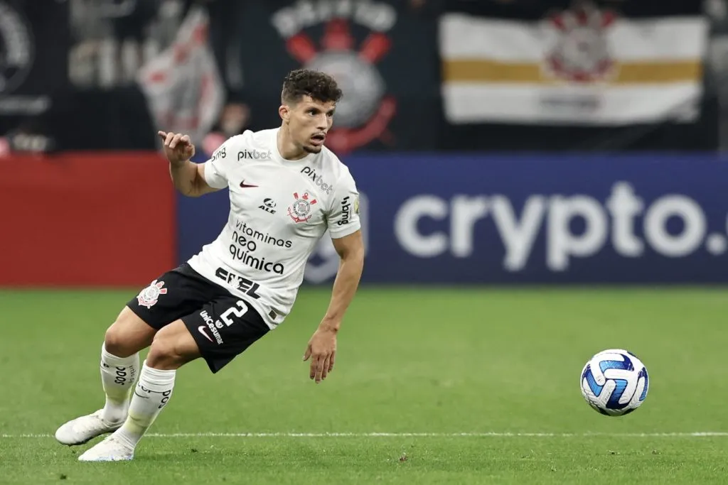 Rafael Ramos em ação pelo Corinthians. Foto: Marcello Zambrana/AGIF