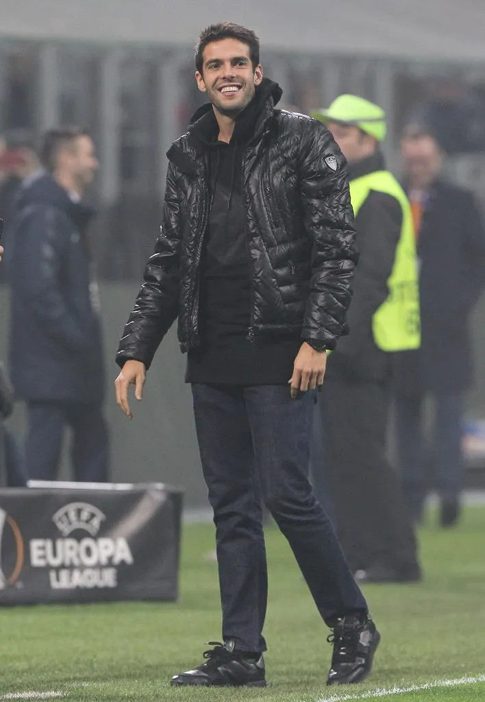 Kaká em homenagem no Milan quando visitou o clube na Itália. Foto: Marco Luzzani/Getty Images