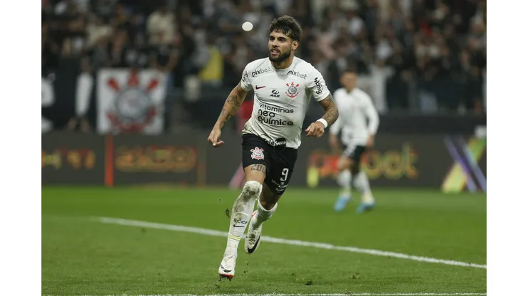 SAO PAULO, BRAZIL - NOVEMBER 1: Yuri Alberto of Corinthians celebrate after scoring the first goal of his team during the match between Corinthians and Athletico Paranaense as part of Brasileirao Series A 2023 at Neo Quimica Arena on November 1, 2023 in Sao Paulo, Brazil. (Photo by Ricardo Moreira/Getty Images)