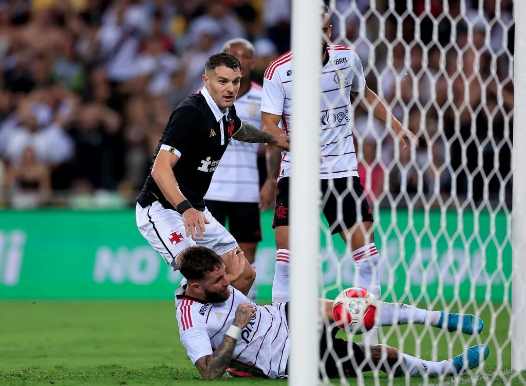 Vegetti sozinho não consegue fazer o projeto do Vasco andar. Foto: Buda Mendes/Getty Images