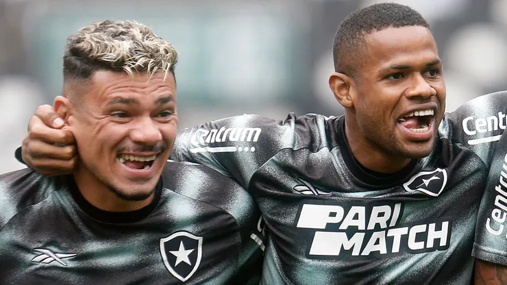 Tiquinho Soares e Junior Santos: valorizados no mercado (Foto: Vitor Silva/Botafogo/Divulgação)
