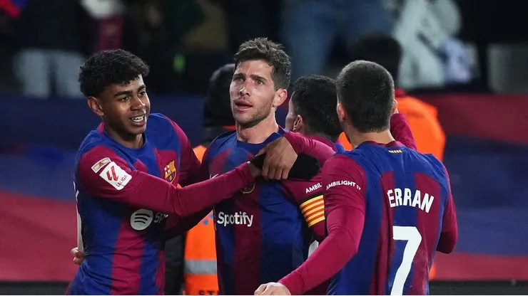 Barcelona prepara saídas. (Photo by Alex Caparros/Getty Images)