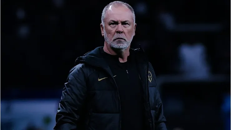 Corinthians surpreende e fecha com técnico europeu para vaga de Mano, afirma jornalista. Foto: Fabio Giannelli/AGIF