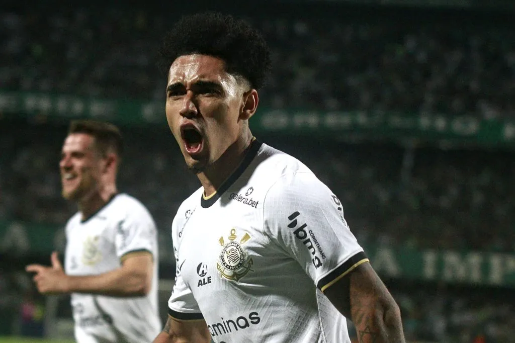 Du Queiroz é alvo do Vasco. Foto: Gabriel Machado/AGIF