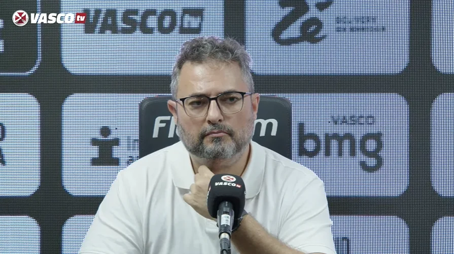 Alexandre Mattos em entrevista coletiva de apresentação de Adson e Victor Luis nesta terça-feira (6) | Foto: reprodução/Youtube/Vasco TV