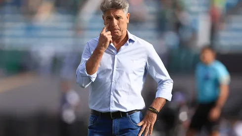 MONTEVIDEO, URUGUAY - NOVEMBER 27: Renato Gaucho coach of Flamengo looks on during the final match of Copa CONMEBOL Libertadores 2021 between Palmeiras and Flamengo at Centenario Stadium on November 27, 2021 in Montevideo, Uruguay. (Photo by Buda Mendes/Getty Images)