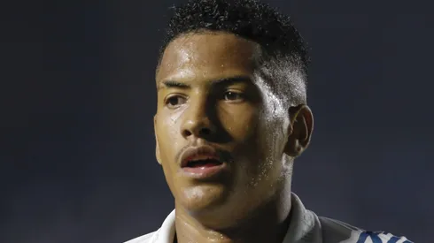 Ex-Santos, Ângelo pode voltar ao Brasil para defender campeão brasileiro (Photo by Ricardo Moreira/Getty Images)