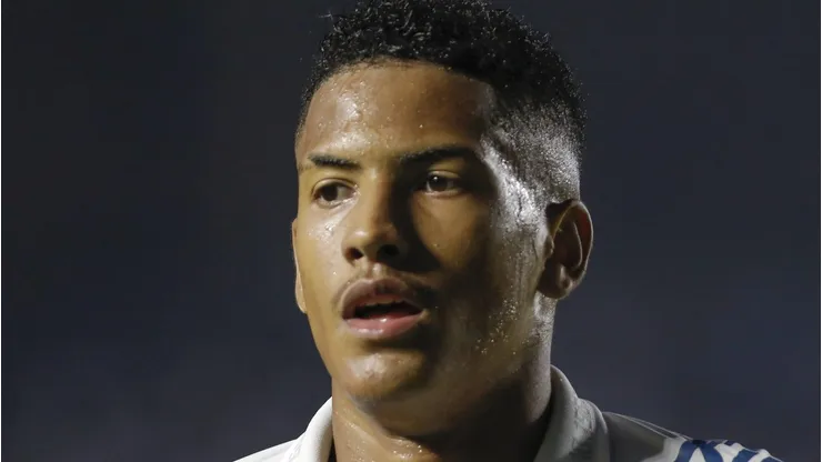 Ex-Santos, Ângelo pode voltar ao Brasil para defender campeão brasileiro (Photo by Ricardo Moreira/Getty Images)