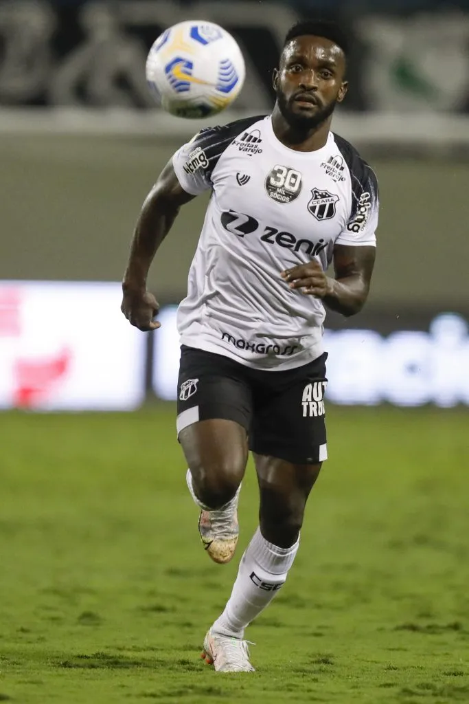 Mendoza está saindo do Santos. Foto: Ricardo Moreira/Getty Images