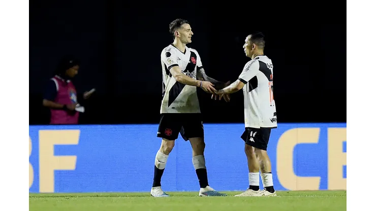 Vegetti é bloqueado no Vasco da Gama. Foto: Alexandre Loureiro/Getty Images