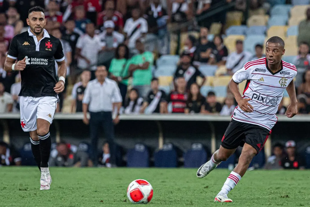 A bola do Estadual está deixando Tite incomodado (Foto: Paula Reis / Flamengo / Divulgação)