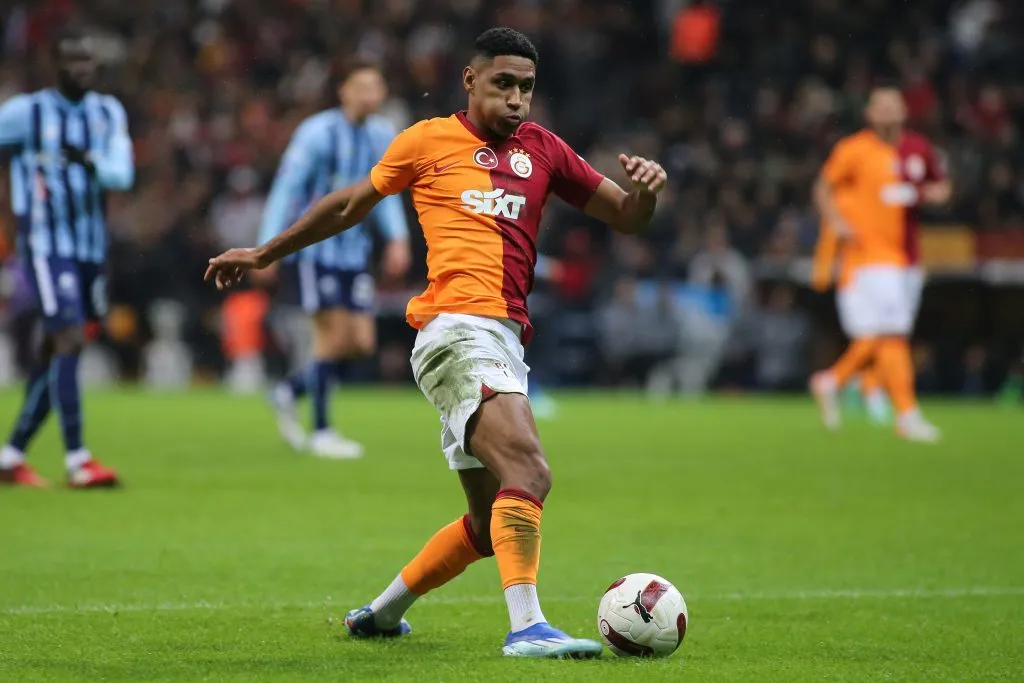 Tetê se aproxima do Bahia. (Photo by Ahmad Mora/Getty Images)