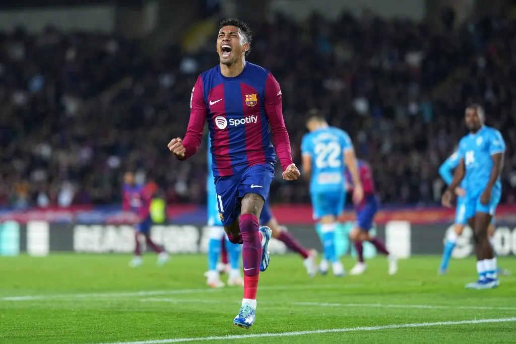 Raphinha em ação pelo Barça. (Photo by Alex Caparros/Getty Images)