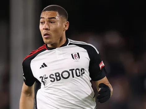 Especulado no Brasileirão, Carlos Vinícius encerra a novela e assina com clube