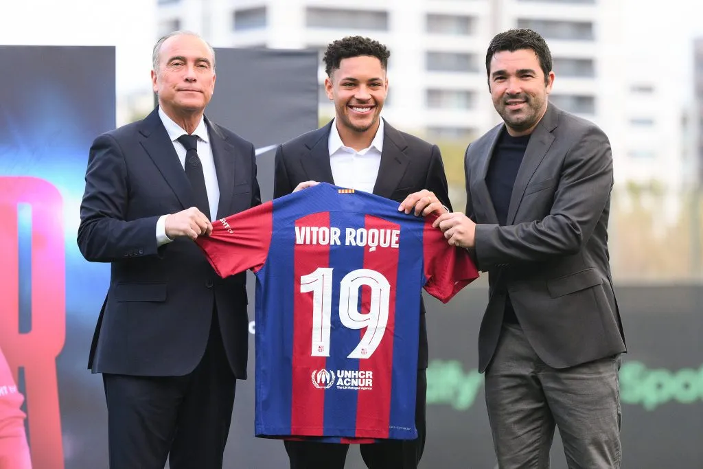 Deco veio atrás de Vitor Roque e conseguiu levá-lo para o Barcelona. Foto: David Ramos/Getty Images