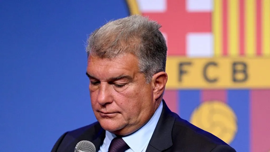 Joan Laporta toma decisão no Barcelona. Foto: David Ramos/Getty Images