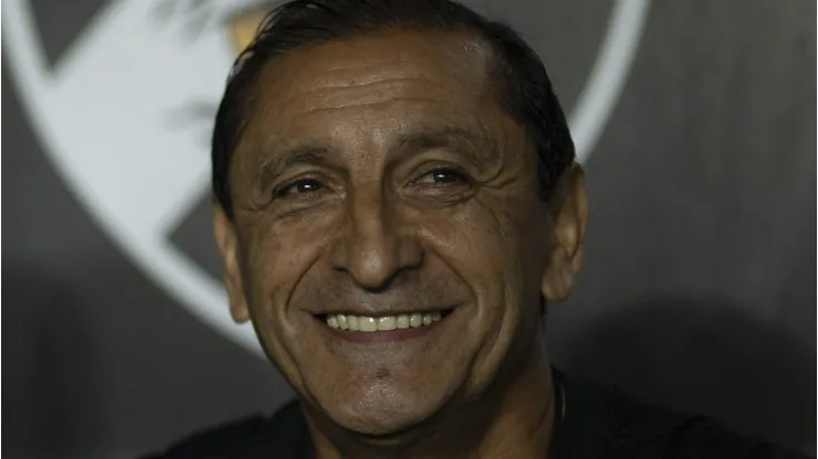 Vasco supera o Corinthians e consegue o sim para anunciar novo meia. Foto: Jorge Rodrigues/AGIF