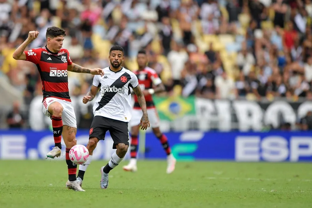 Paulinho, do Vasco, está lesionado e fica fora pelo restante da temporada. Foto: Thiago Ribeiro/AGIF