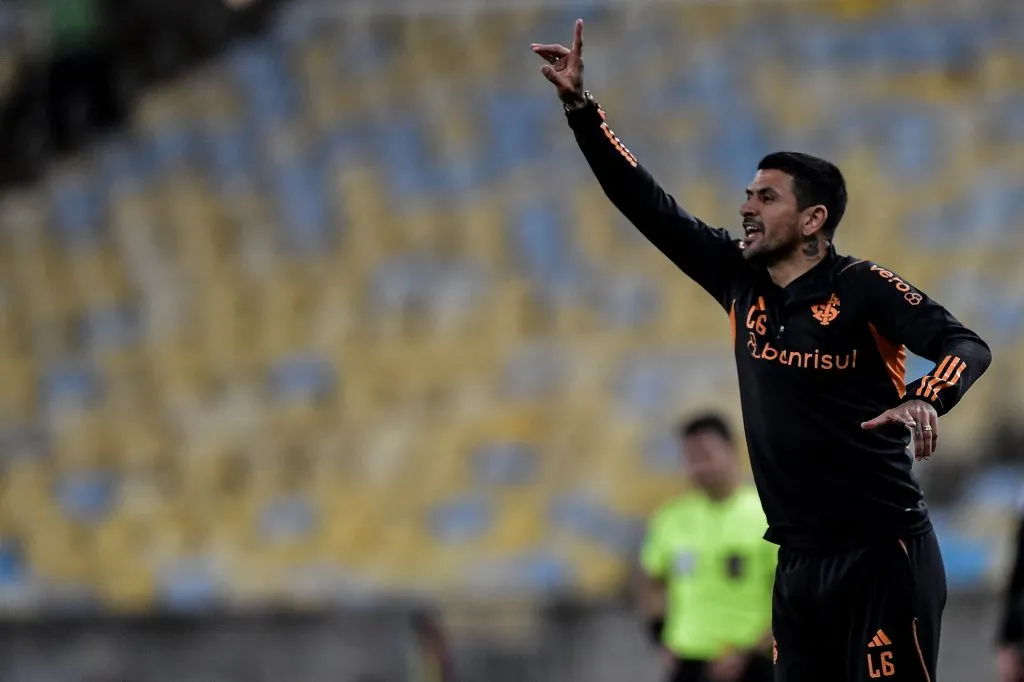 RJ – RIO DE JANEIRO – 26/08/2023 – BRASILEIRO A 2023, FLAMENGO X INTERNACIONAL – Lucho Gonzalez tecnico do Internacional durante partida contra o Flamengo no estadio Maracana pelo campeonato Brasileiro A 2023. Foto: Thiago Ribeiro/AGIF