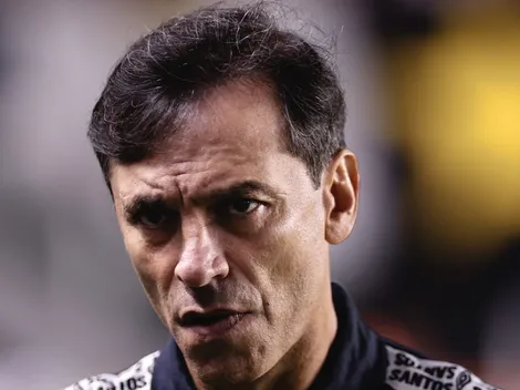 Fabián Bustos aparece com problemão no Santos e trava Gabriel Brazão
