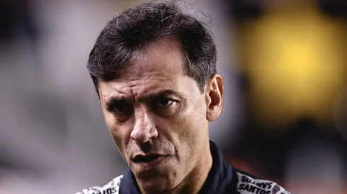 Fabián Bustos causa problemão no Santos. Foto: Ettore Chiereguini/AGIF
