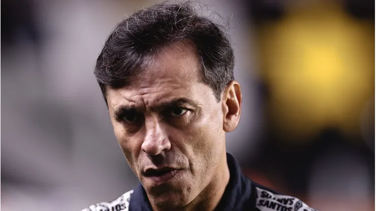 Fabián Bustos causa problemão no Santos. Foto: Ettore Chiereguini/AGIF