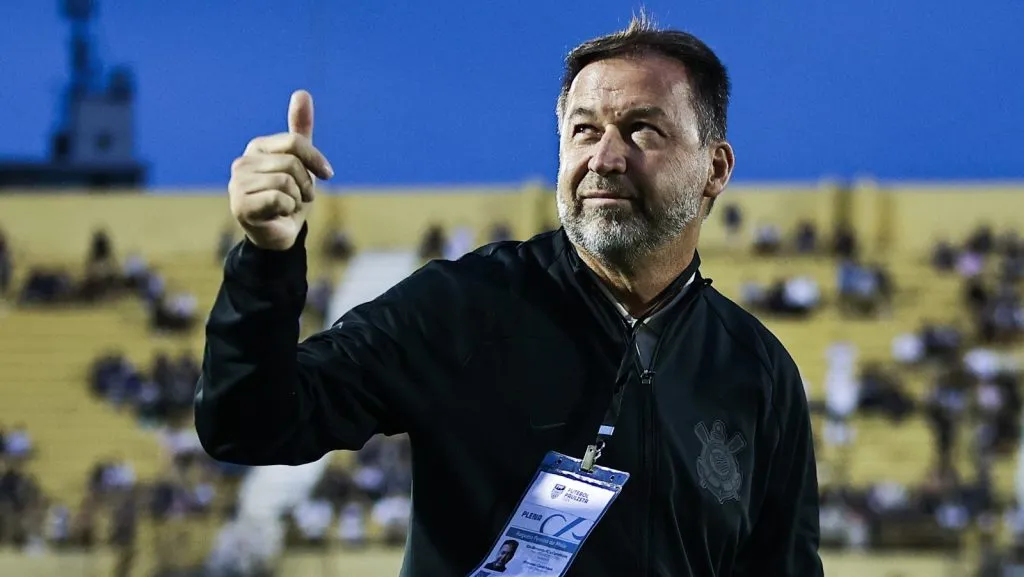 Corinthians: Augusto Melo confirma acerto com novo meia em vídeo de reunião vazada. Foto: Fabio Giannelli/AGIF