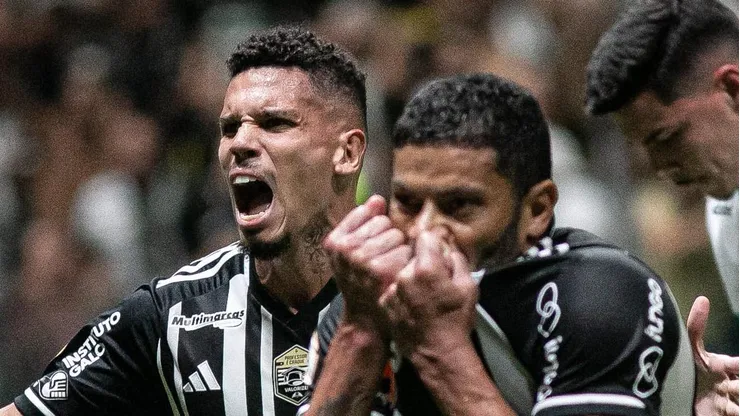 Hulk e Paulinho. Foto: Fernando Moreno/AGIF