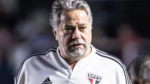 SP - SANTOS - 08/11/2023 - BRASILEIRO A 2023, SAO PAULO X BRAGANTINO - Julio Casares presidente do Sao Paulo durante partida contra o Bragantino no estadio Vila Belmiro pelo campeonato Brasileiro A 2023. Foto: Abner Dourado/AGIF