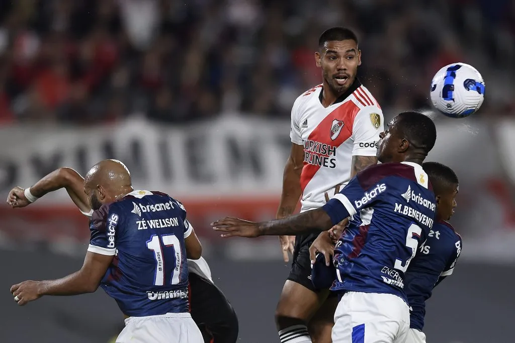 Martínez em partida contra o Fortaleza. (Photo by Marcelo Endelli/Getty Images)