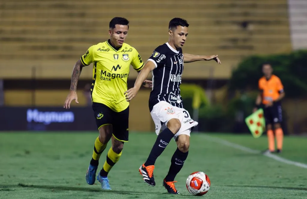 Matheus Araújo está de saída do Corinthians. Foto: Fabio Giannelli/AGIF