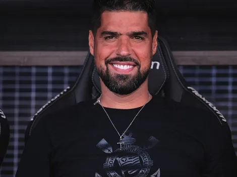 António Oliveira curtiu: Corinthians abre conversas para fechar com novo meio-campista