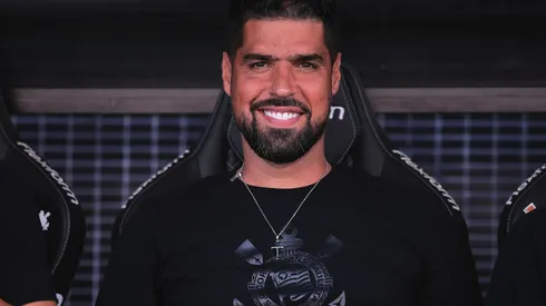 António Oliveira curtiu: Corinthians abre conversas para fechar com novo meio-campista. Foto: Ettore Chiereguini/AGIF