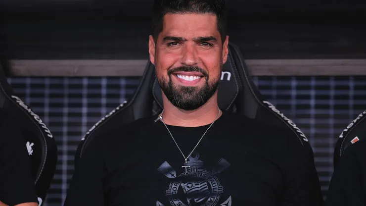 António Oliveira curtiu: Corinthians abre conversas para fechar com novo meio-campista. Foto: Ettore Chiereguini/AGIF