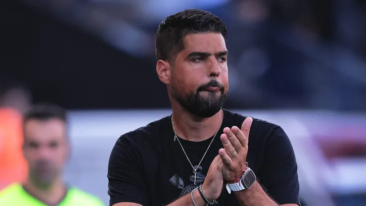 António Oliveira pede 3 novos reforços para o Corinthians contratar no mercado. Foto: Ettore Chiereguini/AGIF