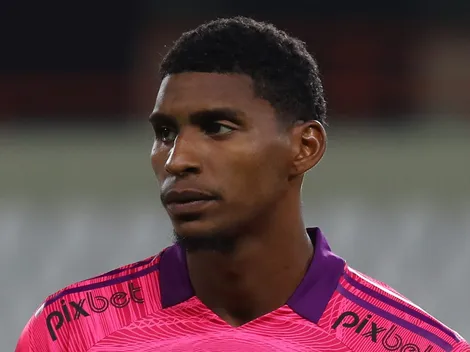 Neneca se consagra contra o Benfica e torcida do Flamengo repercute atuação