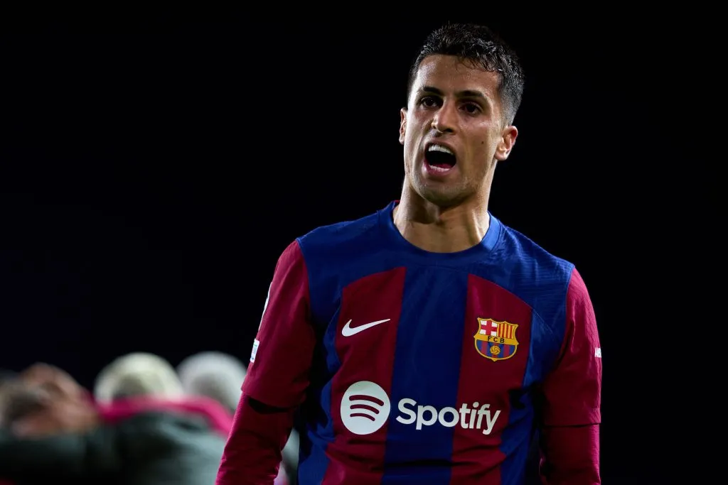 Cancelo quer seguir no Barcelona. (Photo by Alex Caparros/Getty Images) (Photo by Alex Caparros/Getty Images)