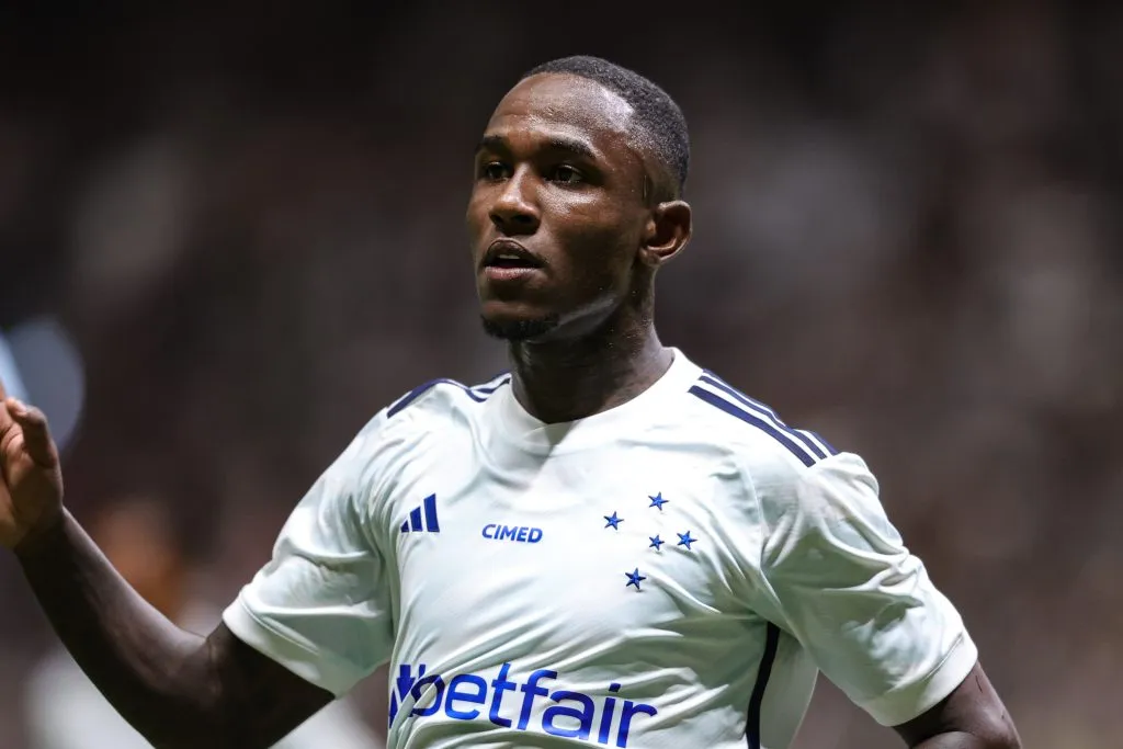 João Pedro se envolveu em polêmica no Cruzeiro após ser flagrado em festa com bebidas antes de um treino \ Foto: Gilson Lobo/AGIF